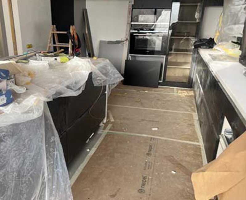 Cocina antes de la limpieza realizada por Nexum ProClean